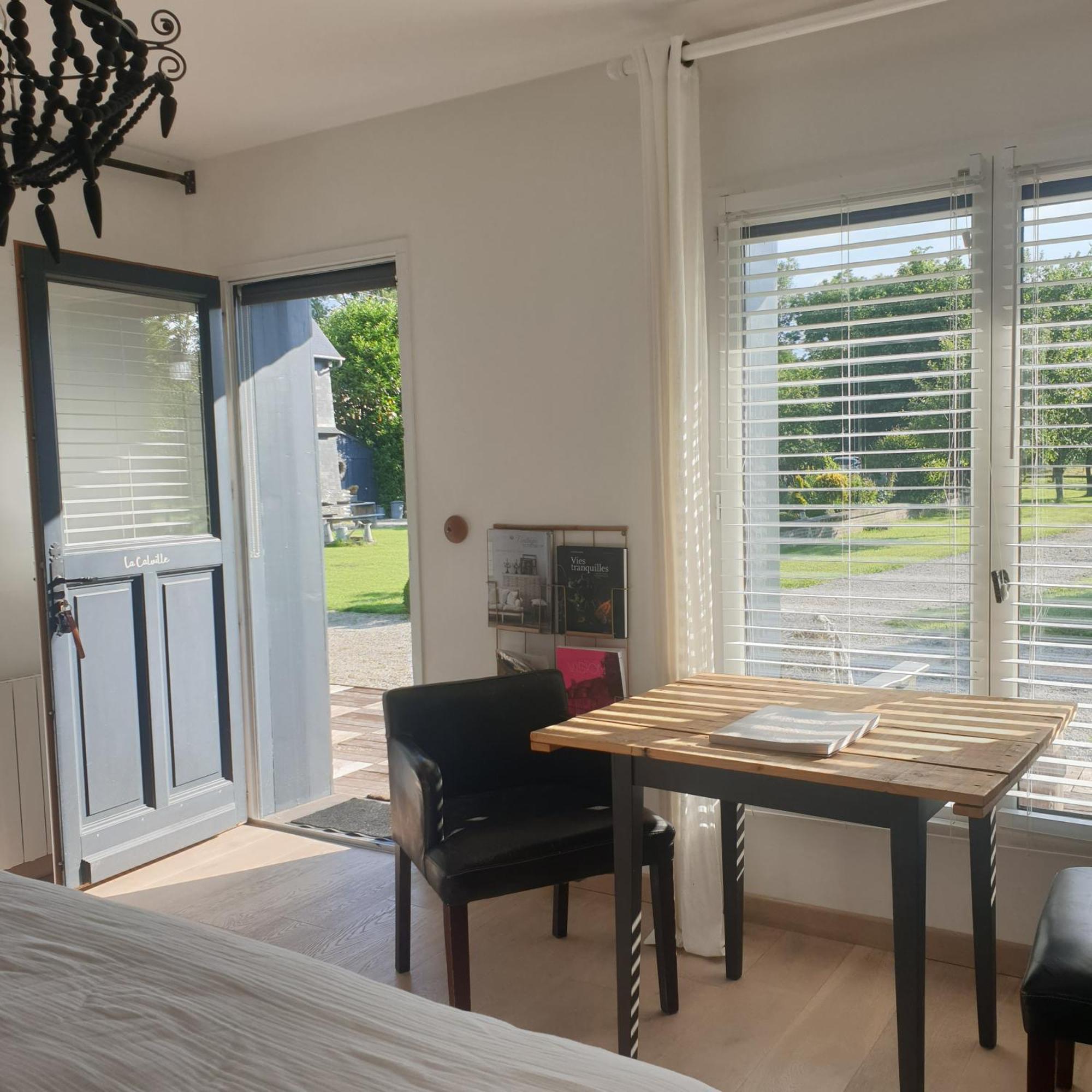 Bed and Breakfast Par Hasard Ou Pas Saint-Martin-aux-Chartrains Zewnętrze zdjęcie