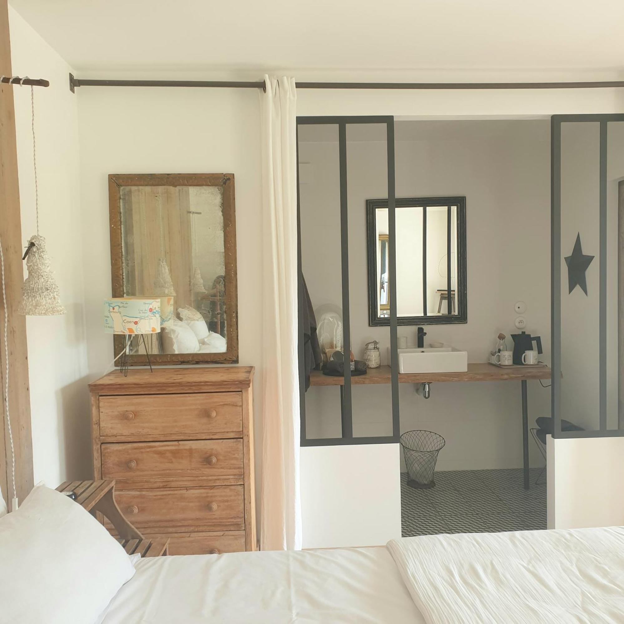 Bed and Breakfast Par Hasard Ou Pas Saint-Martin-aux-Chartrains Zewnętrze zdjęcie